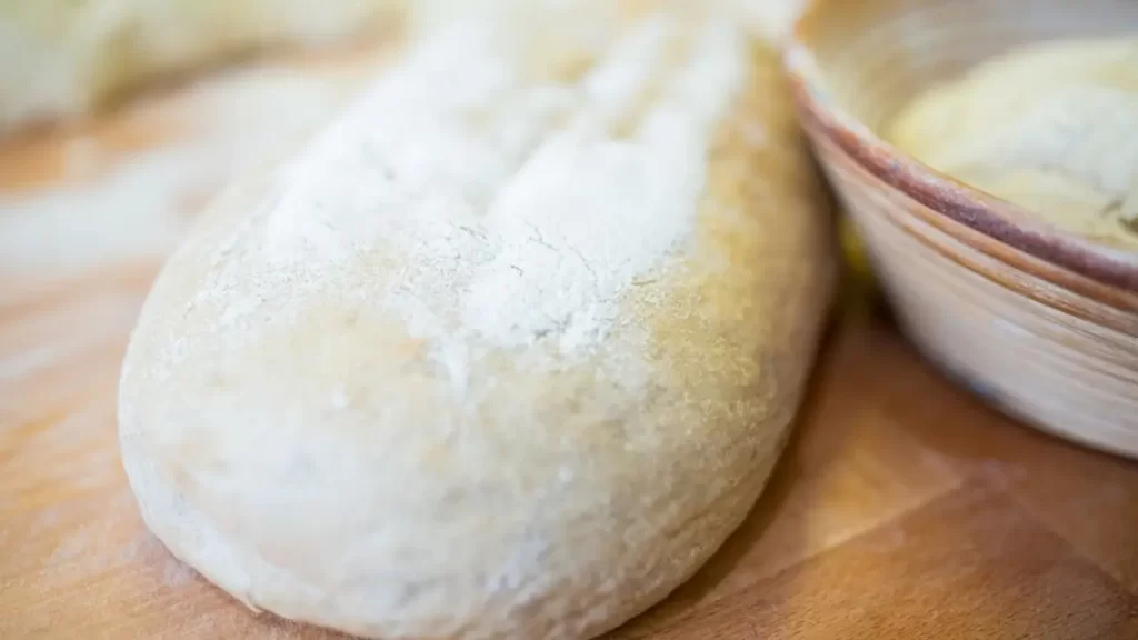 pão sem glúten em cesto de fermentação