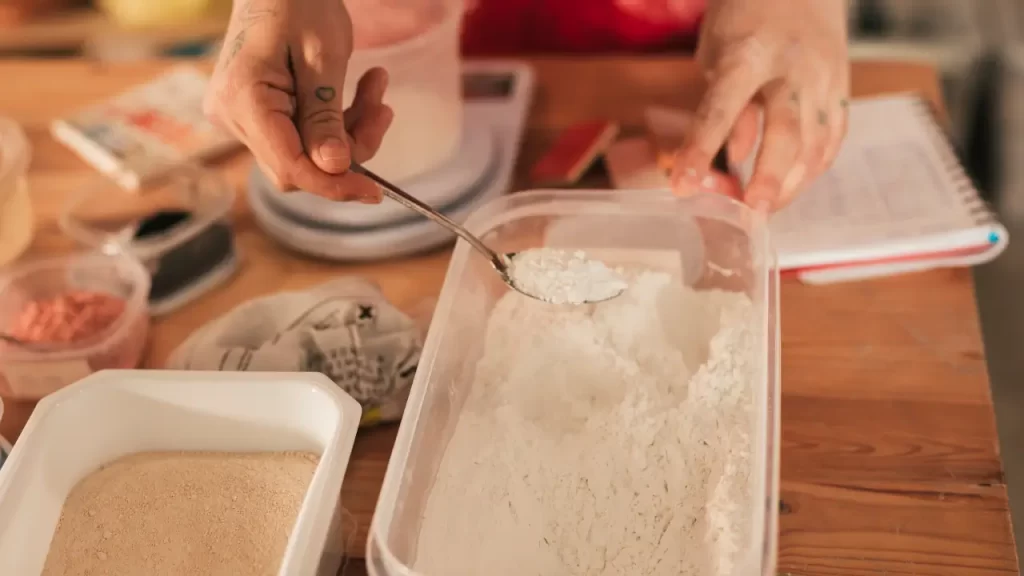 Ingredientes naturais para preparar fermento natural sem glúten em casa